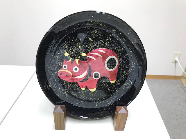 漆芸ガラス箔押し額皿 赤べこ(桐箱入)